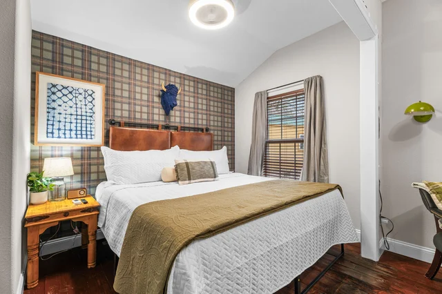 Bedroom 1 image 1