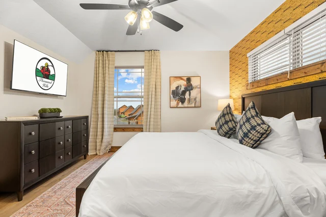 Bedroom 1 image 1