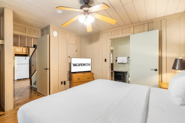 Upstairs Bedroom image 1