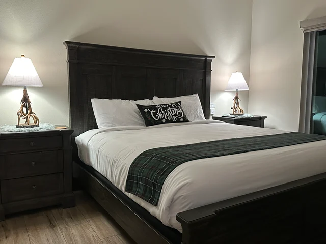 Upstairs King Bedroom 8 image 1
