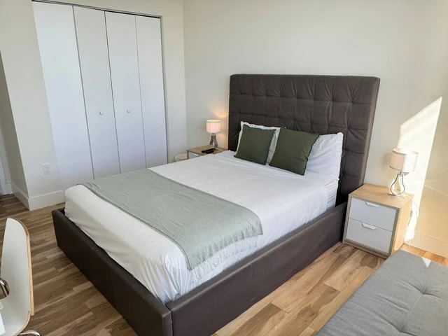 Bedroom 5 image 1