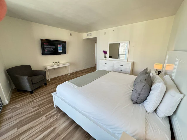 Bedroom 4 image 1