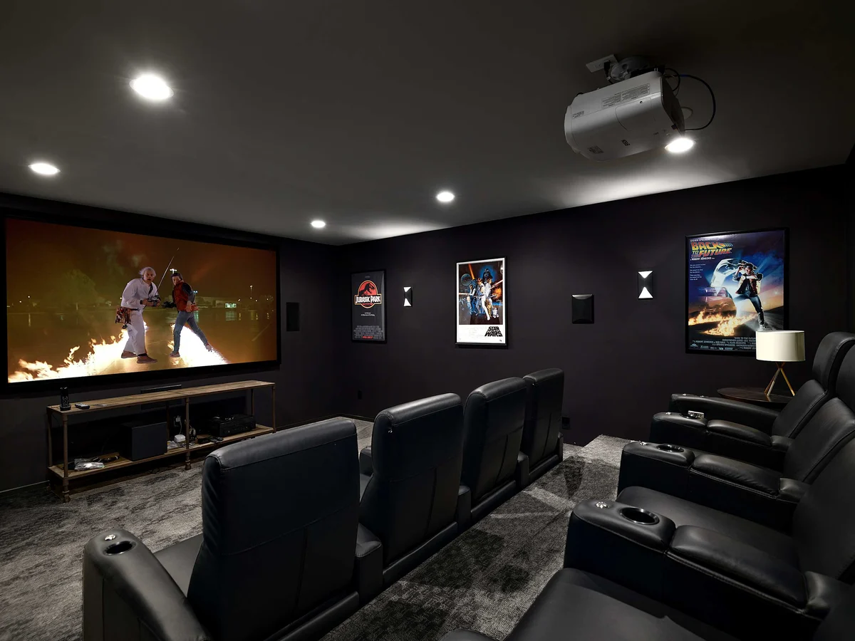 Modern Mountain property photo 3