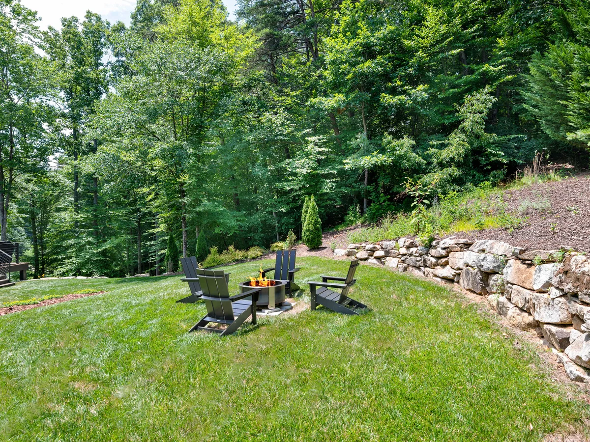 Modern Mountain property photo 5
