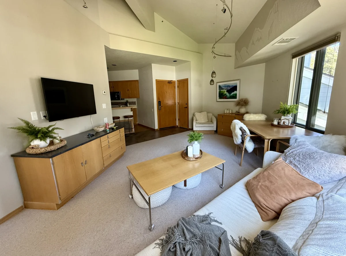 Ski-In/Ski-Out Palisades Condo Top Floor property photo 2