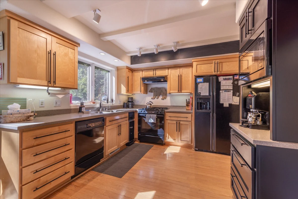 Palisades Tahoe Ski Cabin Free Shuttle to Lifts in Minutes property photo 2