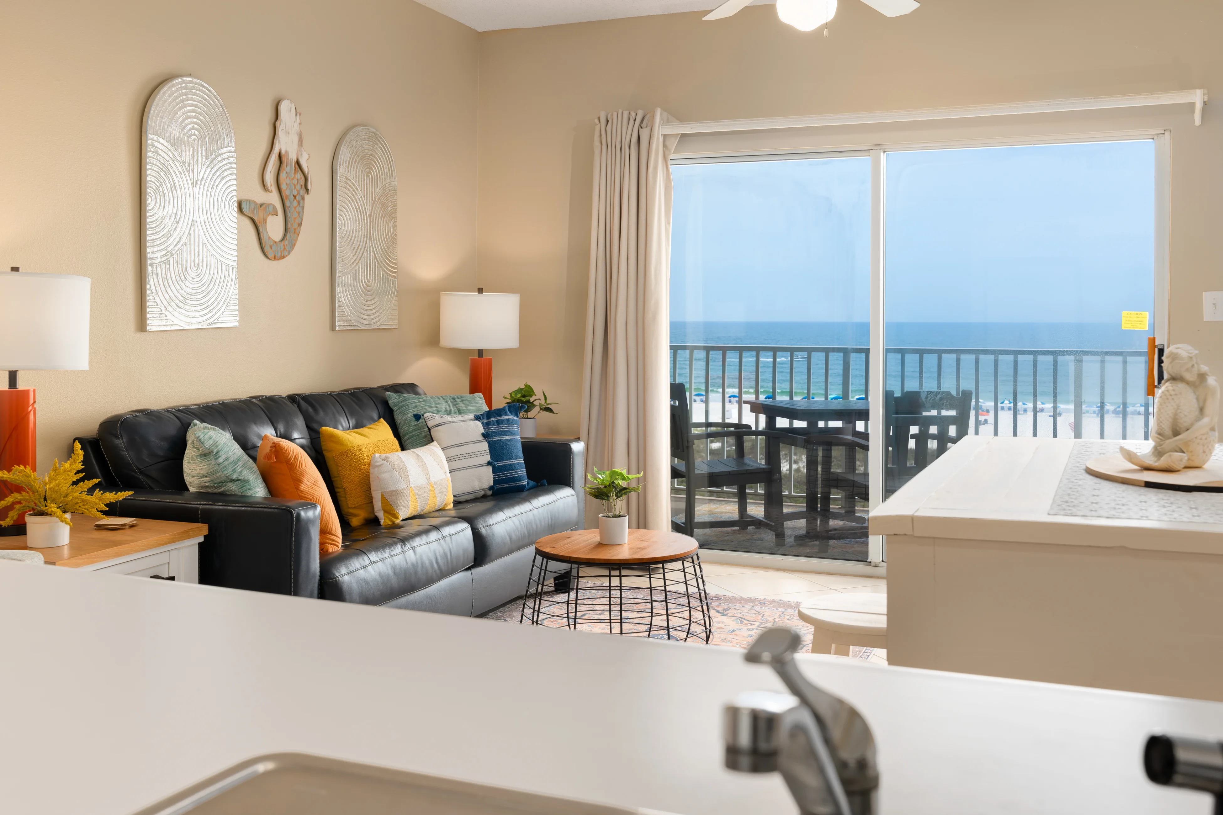 Wanders Show Beachfront Views and Resort Amenities – 1 Bedroom Vacation Rental in ...